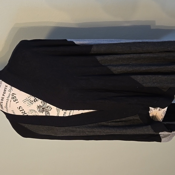 Color Block Sweater - Picture 5 of 6